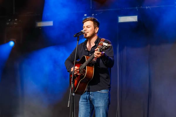 Jappe performing on stage