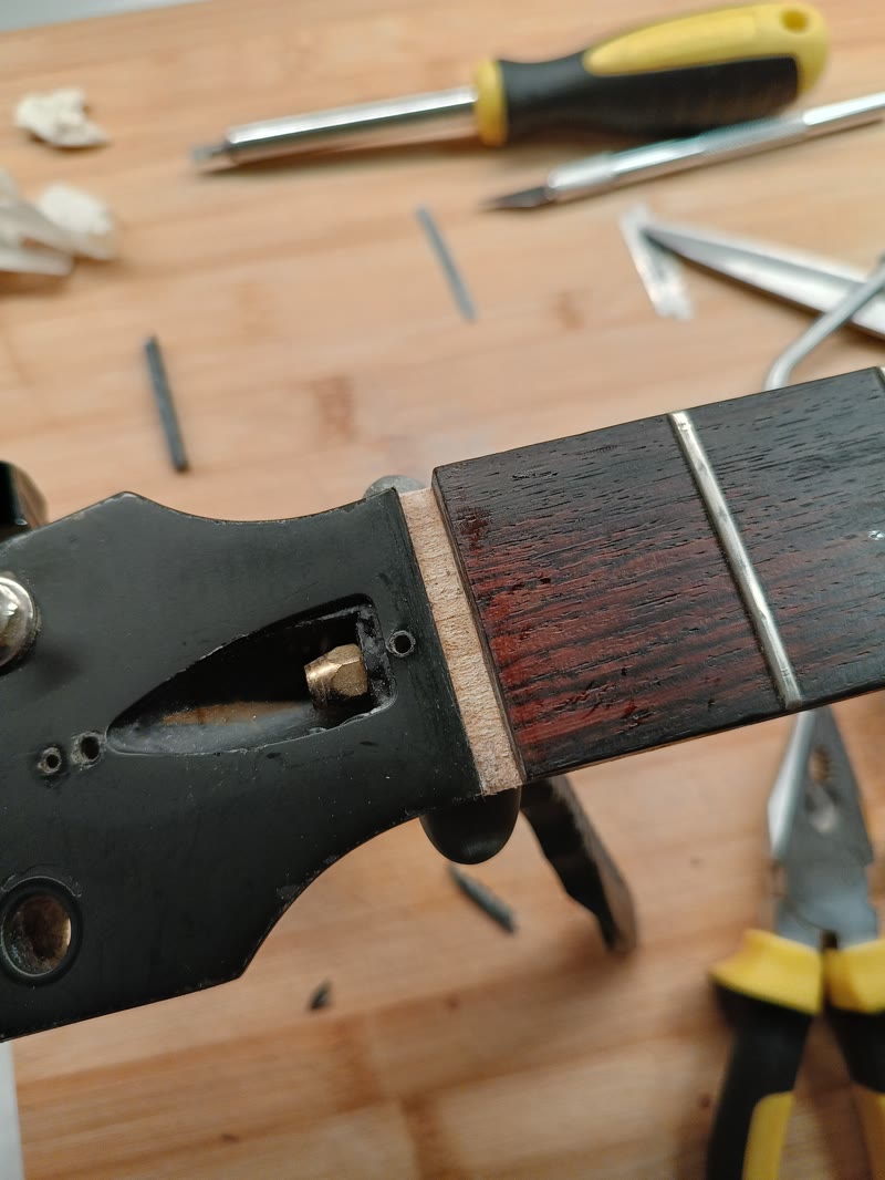 Verwijderen van de topkam op een Gibson gitaar