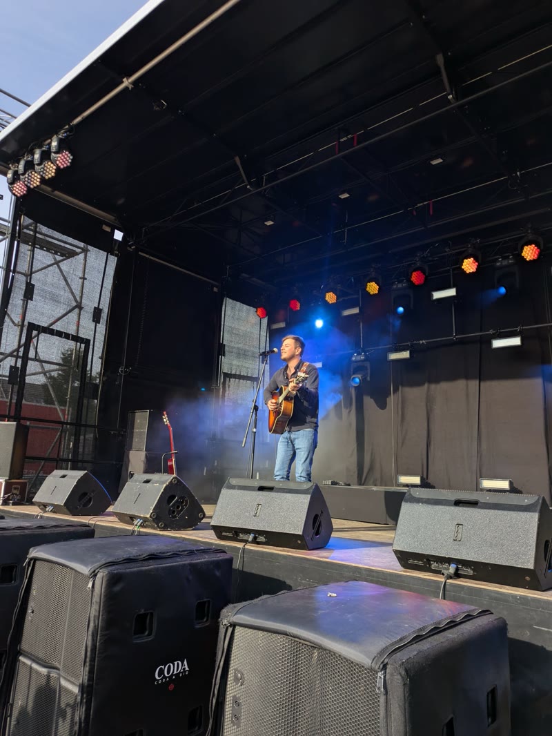 Guitar Joe solo live op het marktplein